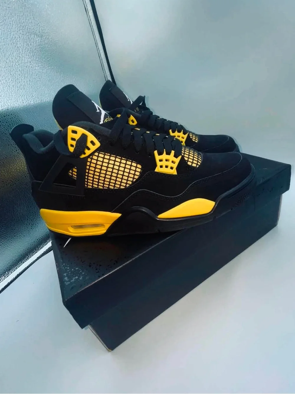 Air Jordan 4 Retro Thunder Black Tour Yellow Mid Top Shoe Sneaker NIB Size 8